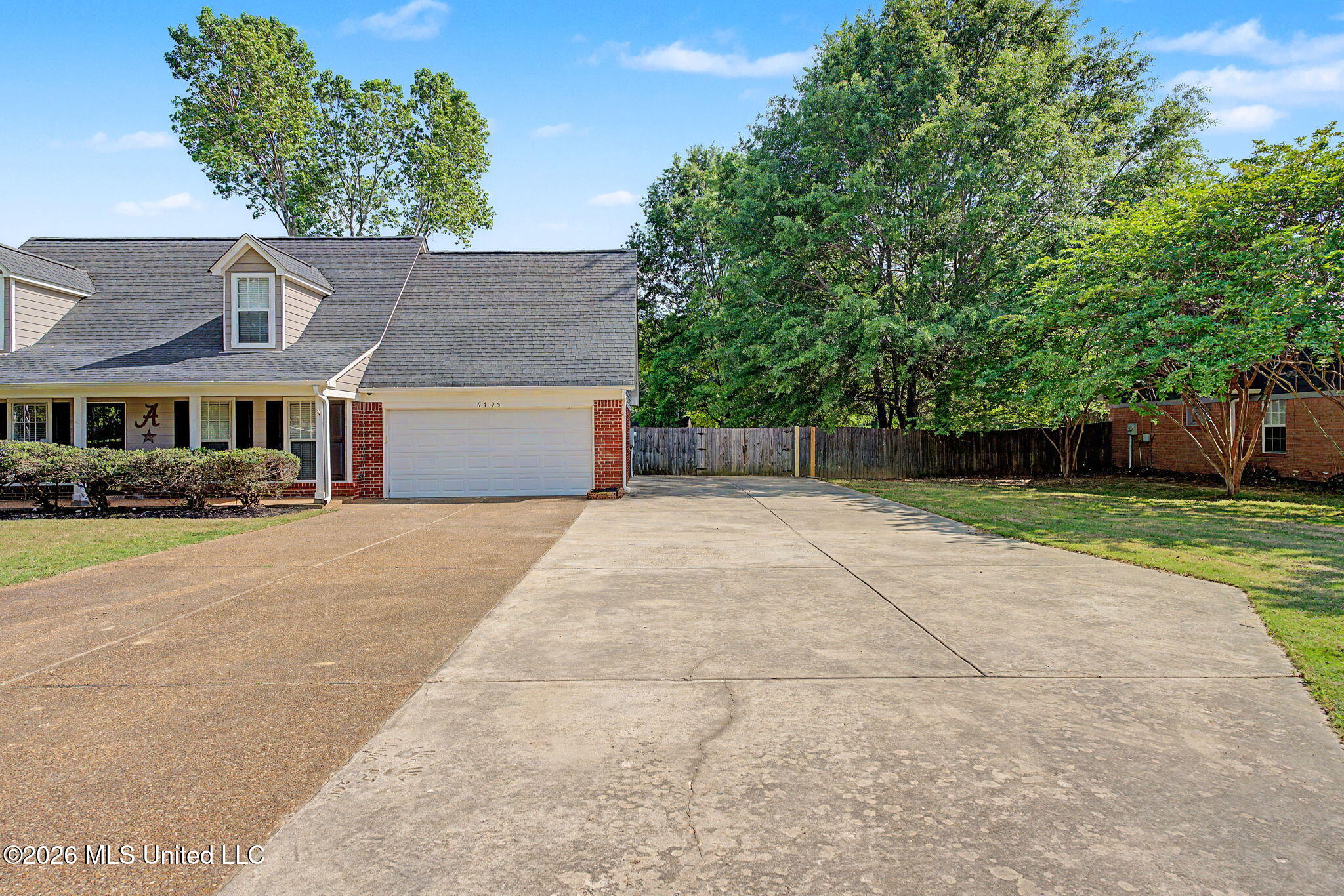 6795 Goodman Road Walls, MS 38680 - Photo 12 of 62 Parking