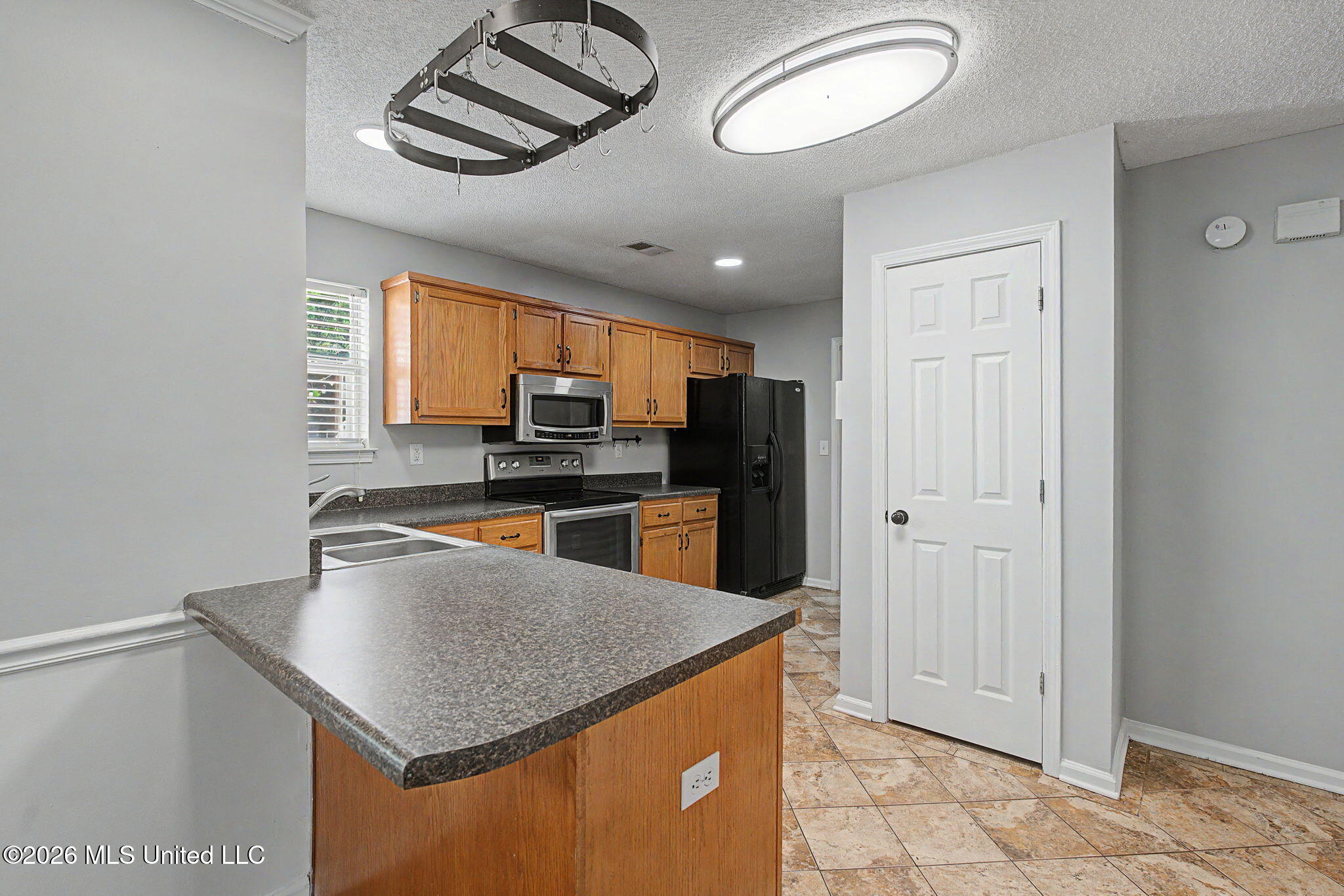 6795 Goodman Road Walls, MS 38680 - Photo 23 of 62 Kitchen