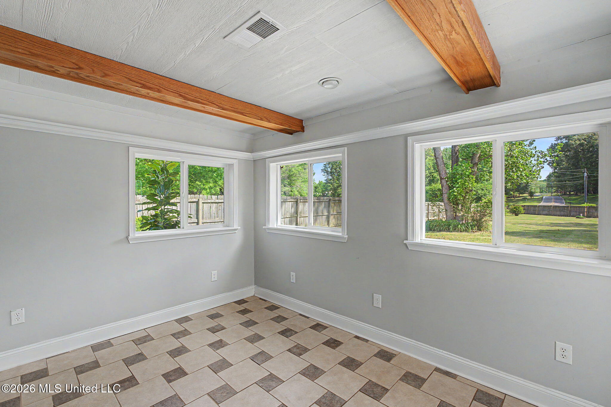 6795 Goodman Road Walls, MS 38680 - Photo 29 of 62 Sunroom
