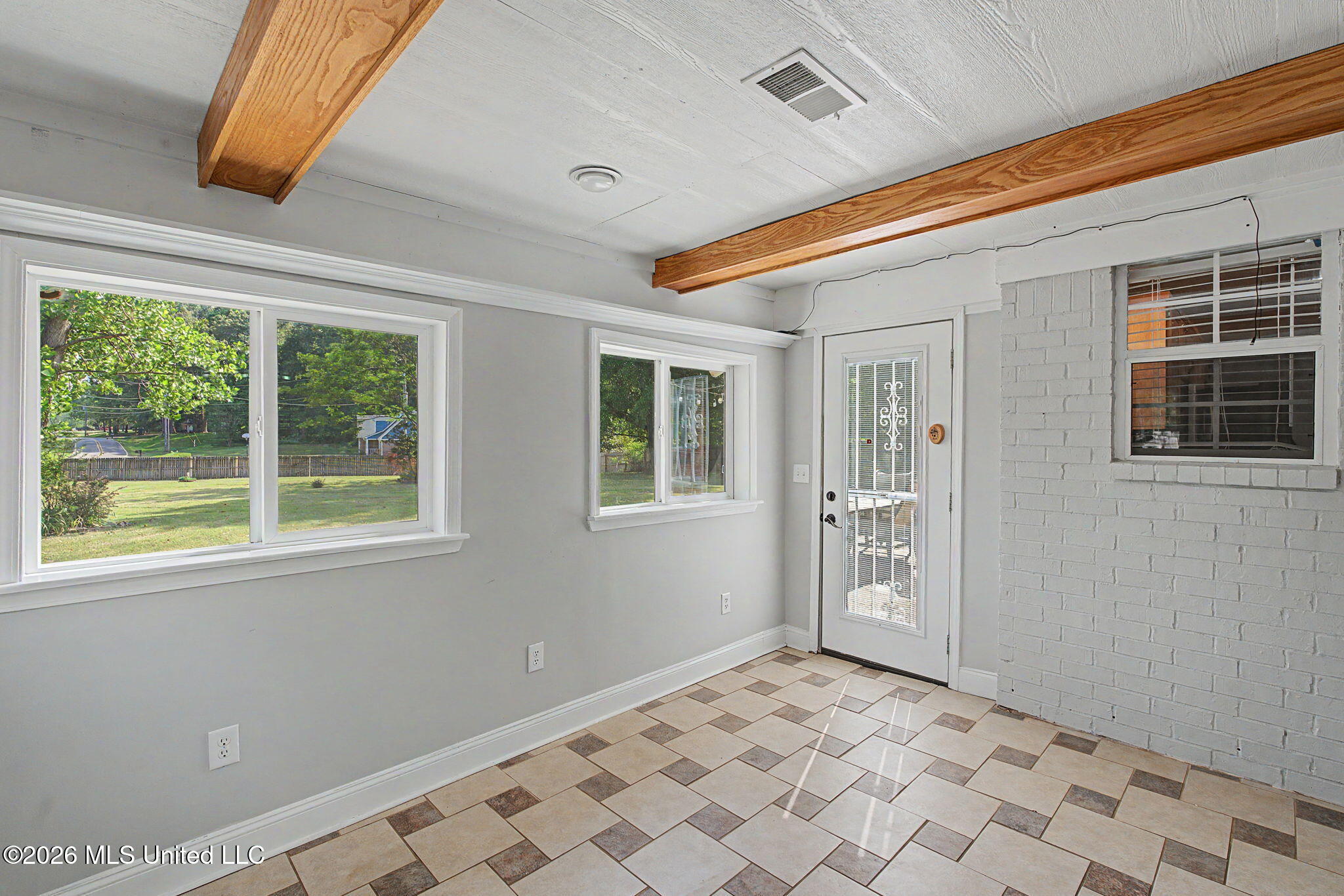 6795 Goodman Road Walls, MS 38680 - Photo 30 of 62 Sunroom