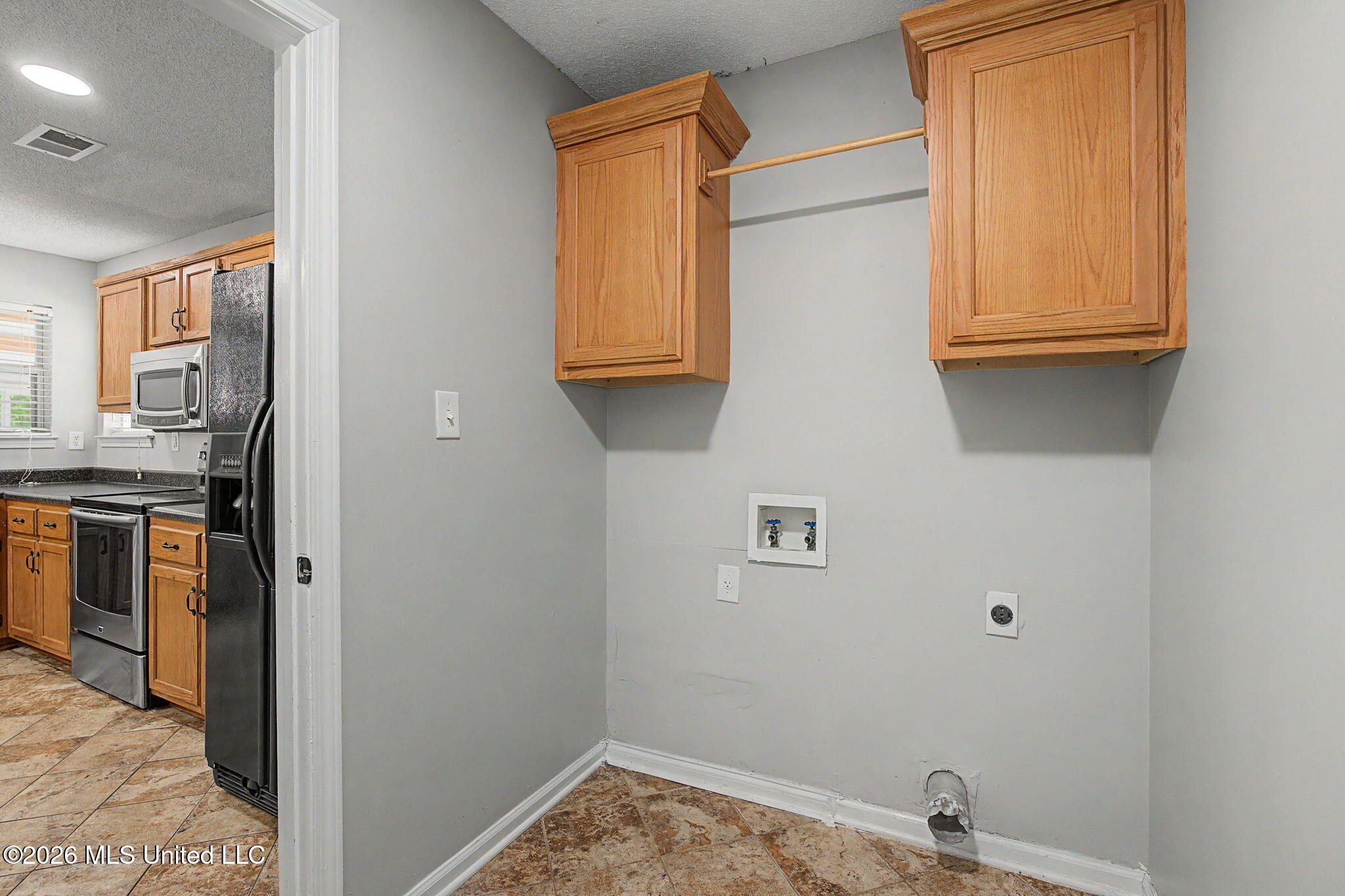 6795 Goodman Road Walls, MS 38680 - Photo 38 of 62 Laundry
