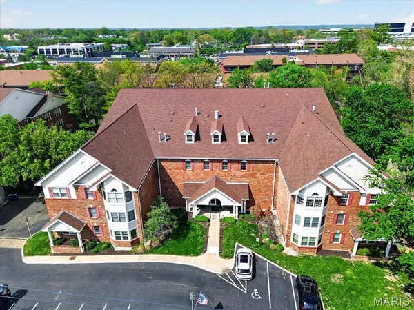 $399,000 | 567 Sarah Lane, Unit 307, St. Louis, MO 63141