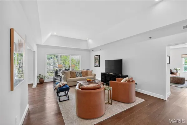 $399,000 | 567 Sarah Lane, Unit 307, St. Louis, MO 63141