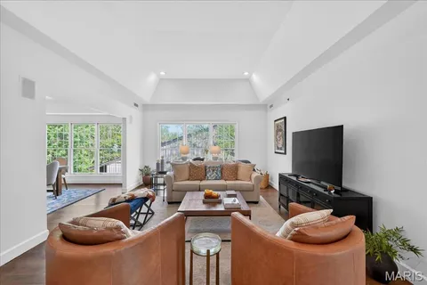 $399,000 | 567 Sarah Lane, Unit 307, St. Louis, MO 63141