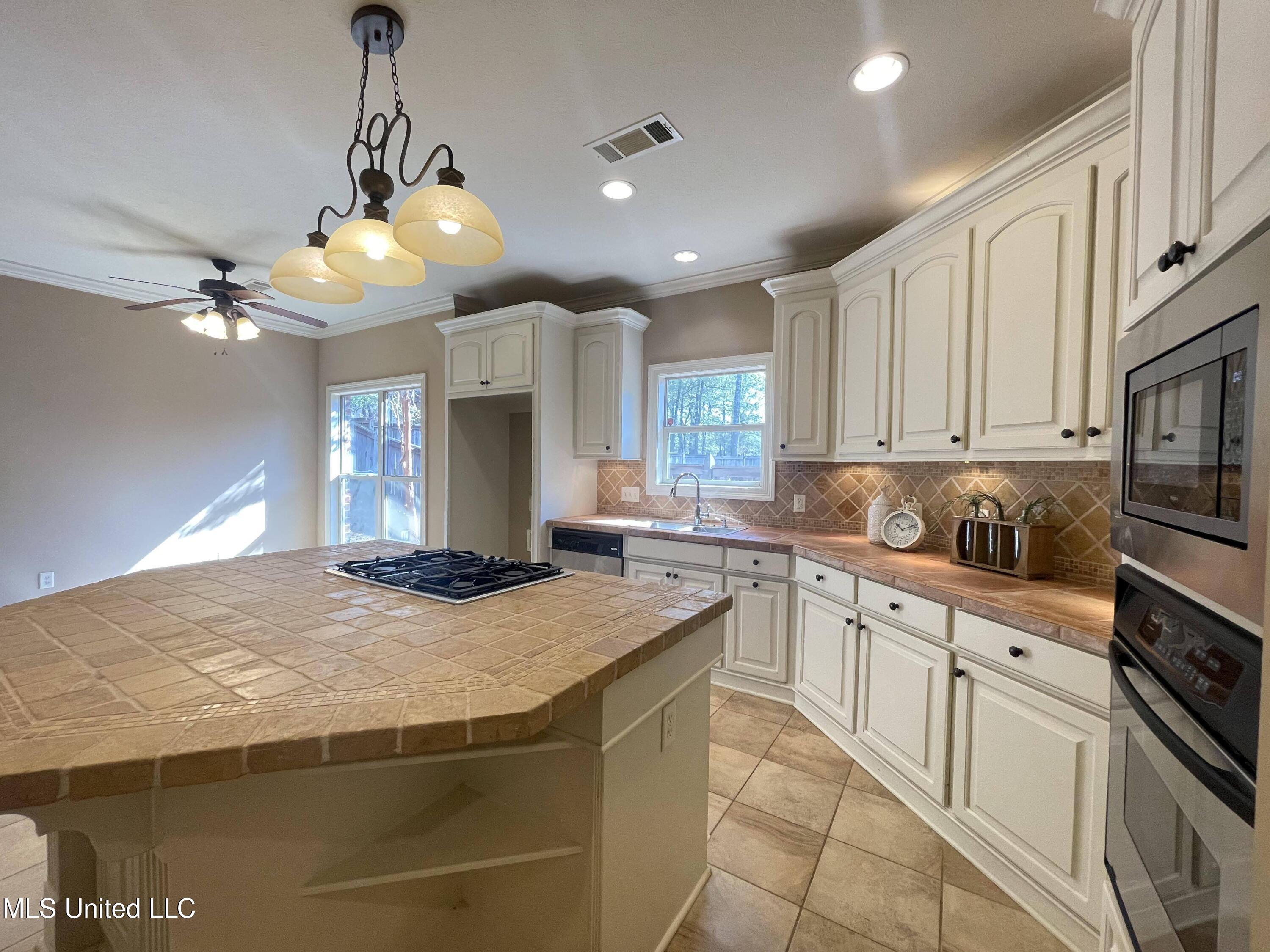 101 Meriwether Common, Unit CMN Clinton, MS 39056 - Photo 17 of 31 393324721_608274117971458_22881532286536