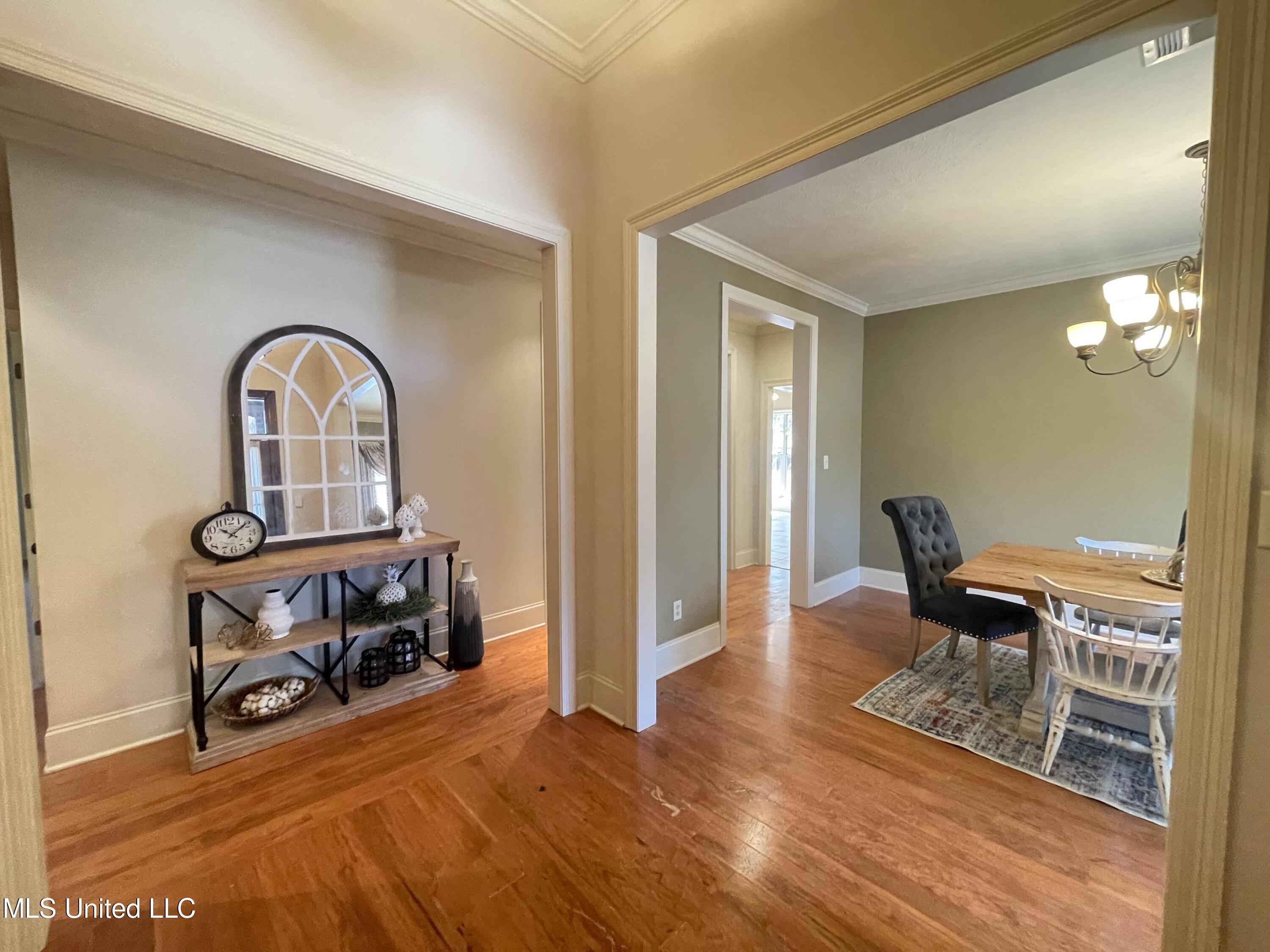 101 Meriwether Common, Unit CMN Clinton, MS 39056 - Photo 3 of 31 393839110_1000572044552658_8813165633068