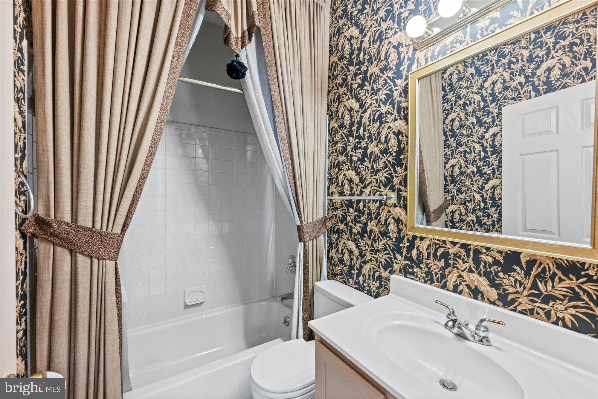 1201 New Jersey Avenue Northwest Washington, DC 20001 - Photo 28 of 34 2nd Full Bathroom