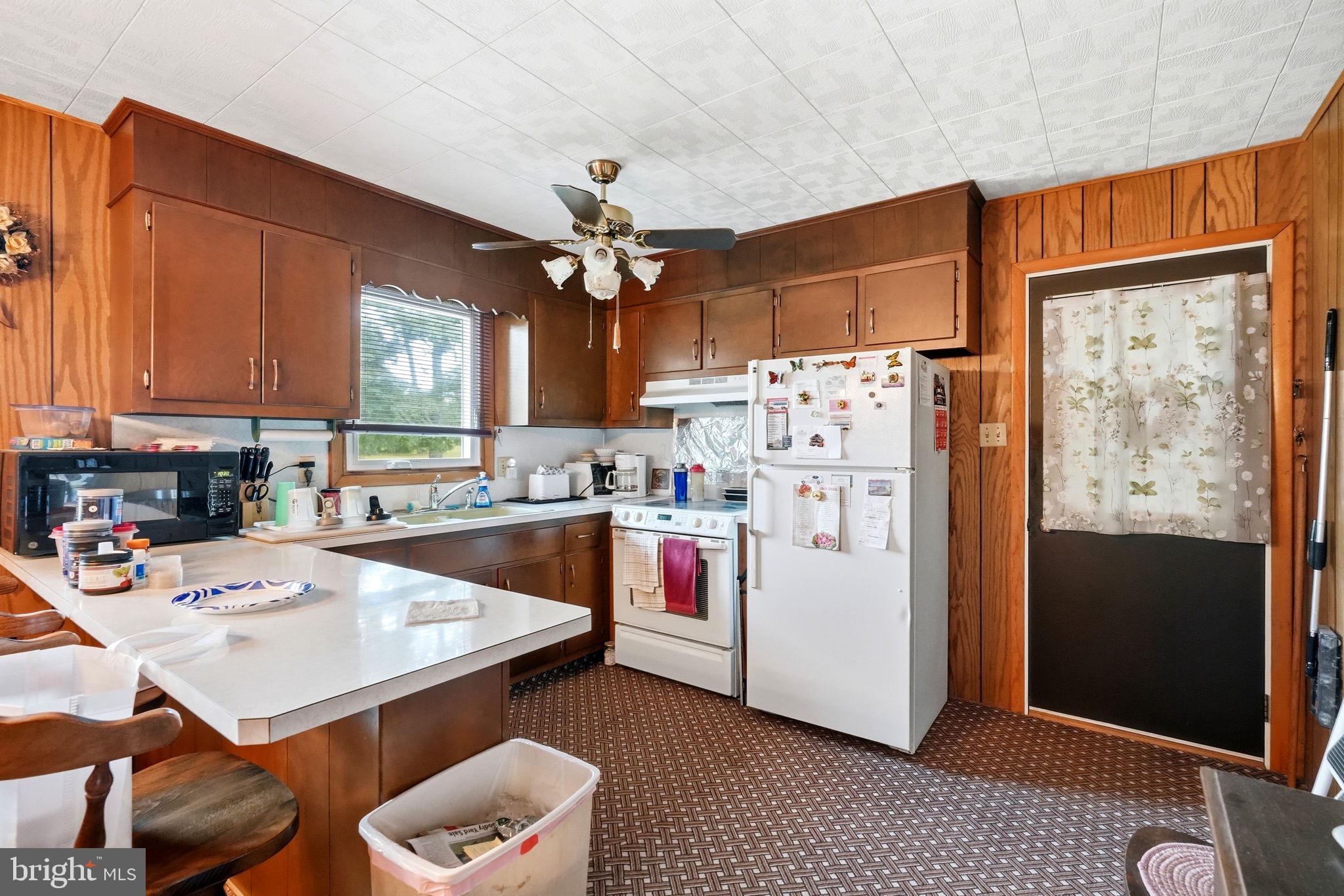 56 Hillview Road Birdsboro, PA 19508 - Photo 6 of 37 Gallery Image 6