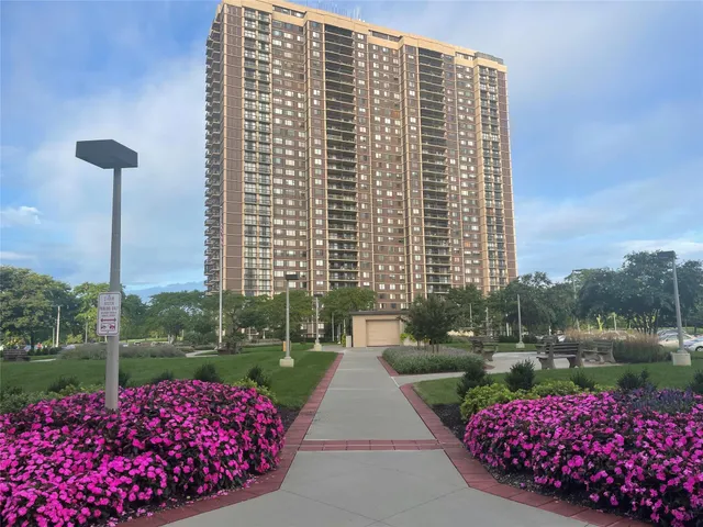 $479,000 | 269 Grand Central Parkway, Unit 19A | Glen Oaks