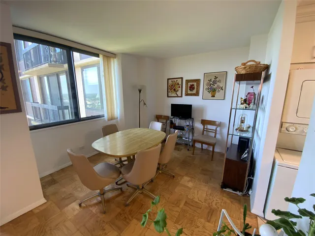 $479,000 | 269 Grand Central Parkway, Unit 19A | Glen Oaks