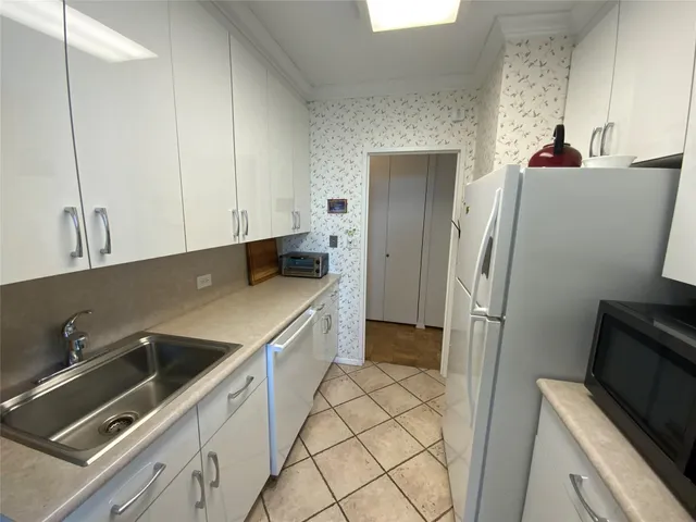 $479,000 | 269 Grand Central Parkway, Unit 19A | Glen Oaks