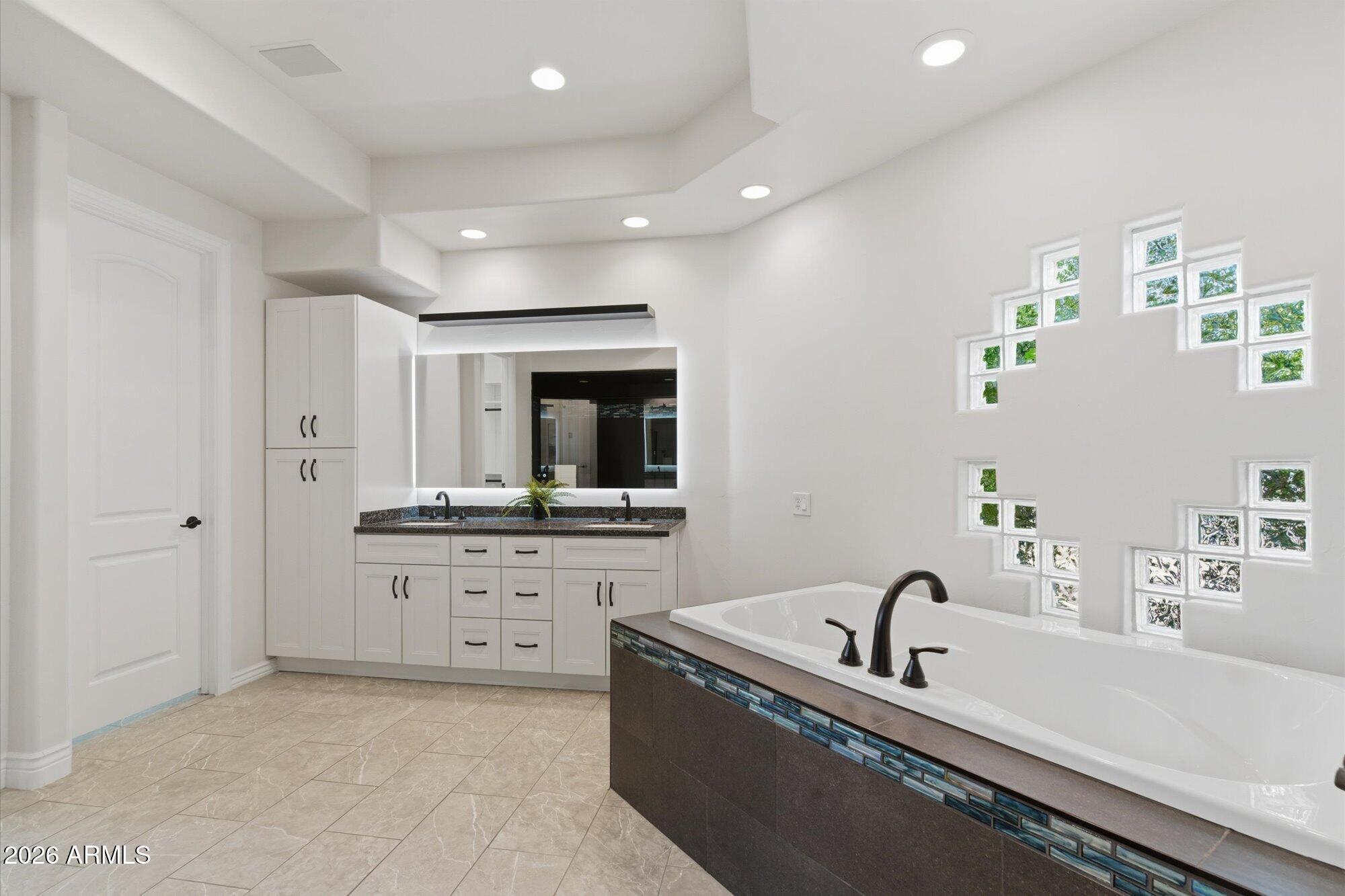 307 South Rochester Court Gilbert, AZ 85296 - Photo 25 of 62 25-