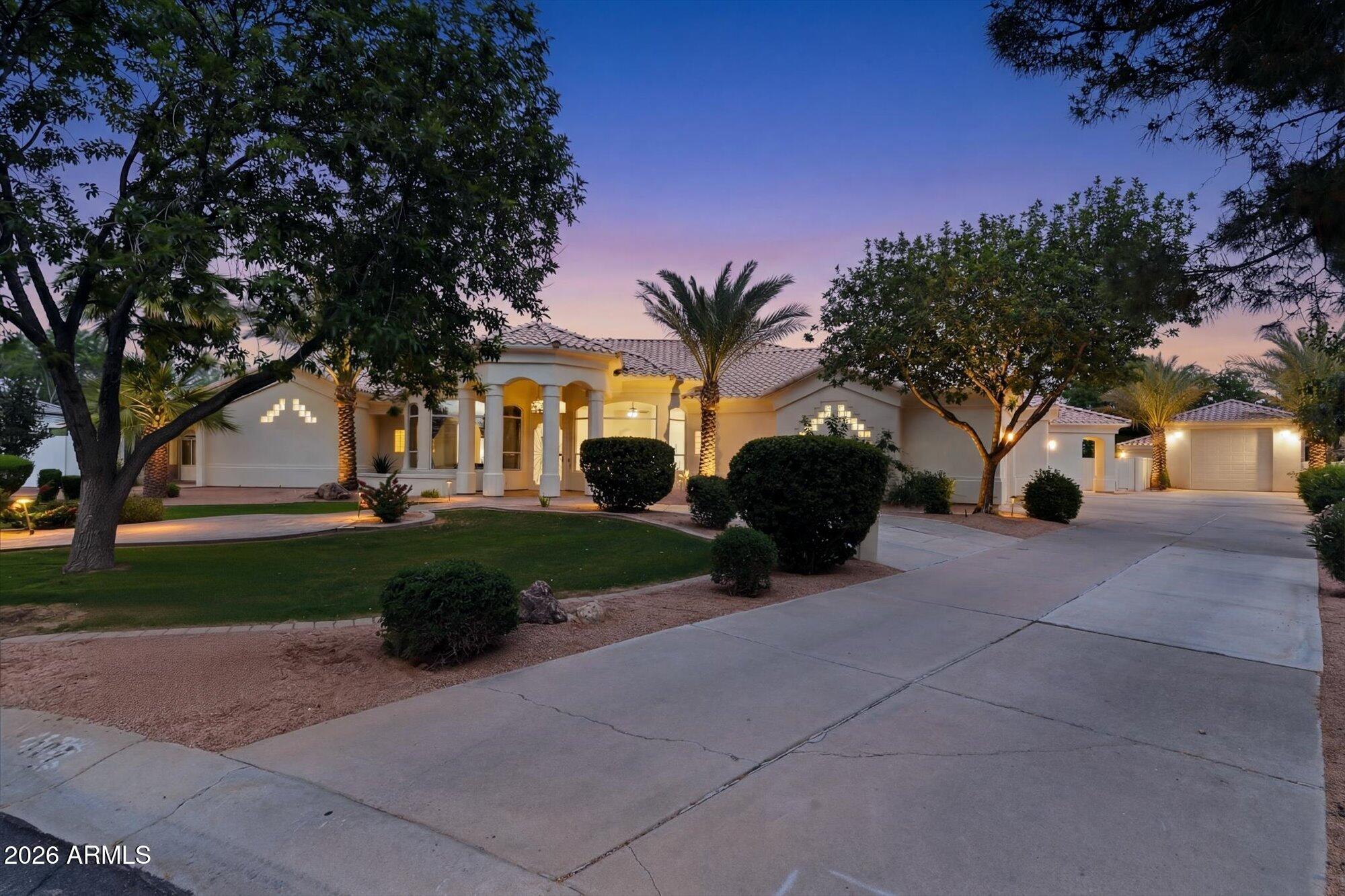 307 South Rochester Court Gilbert, AZ 85296 - Photo 3 of 62 02-