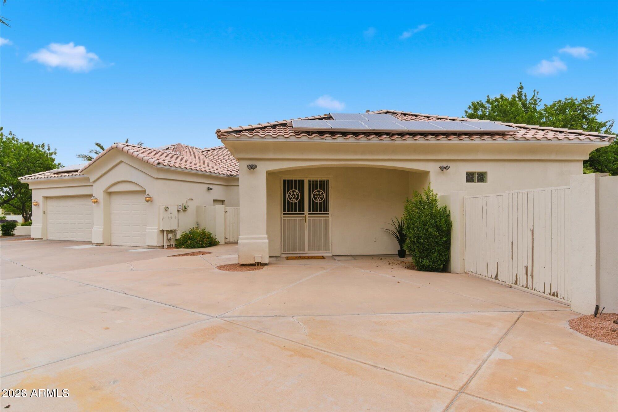 307 South Rochester Court Gilbert, AZ 85296 - Photo 5 of 62 05-