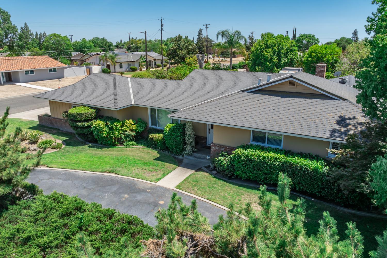 4328 East Rialto Avenue Fresno, CA 93726 - Photo 2 of 43