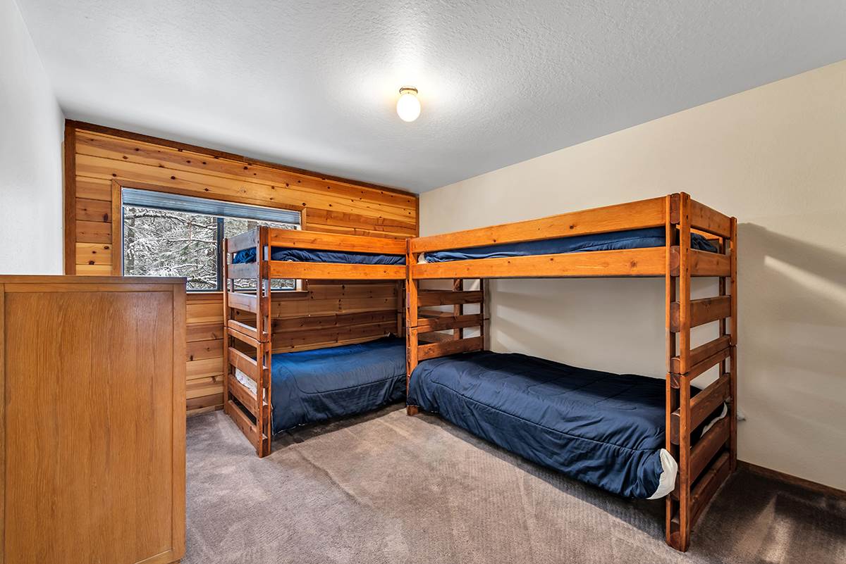 11780 Oslo Drive Truckee, CA 96161 - Photo 12 of 21 a bedroom with bunk bed
