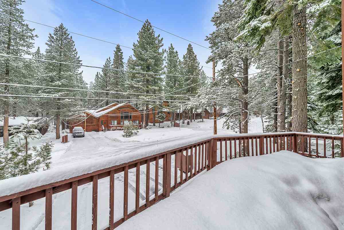 11780 Oslo Drive Truckee, CA 96161 - Photo 15 of 21 a view of a houses with a trees from a balcony