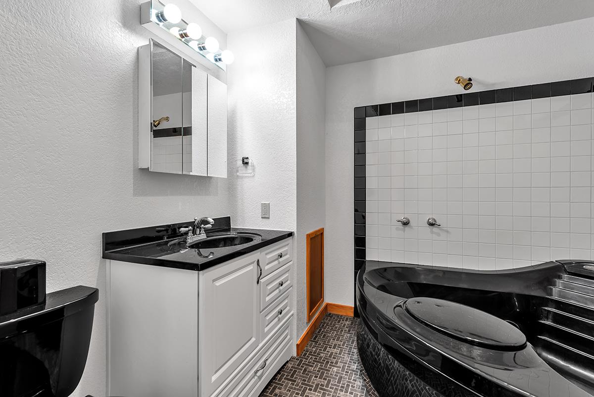 11780 Oslo Drive Truckee, CA 96161 - Photo 16 of 21 a kitchen with a sink and cabinets