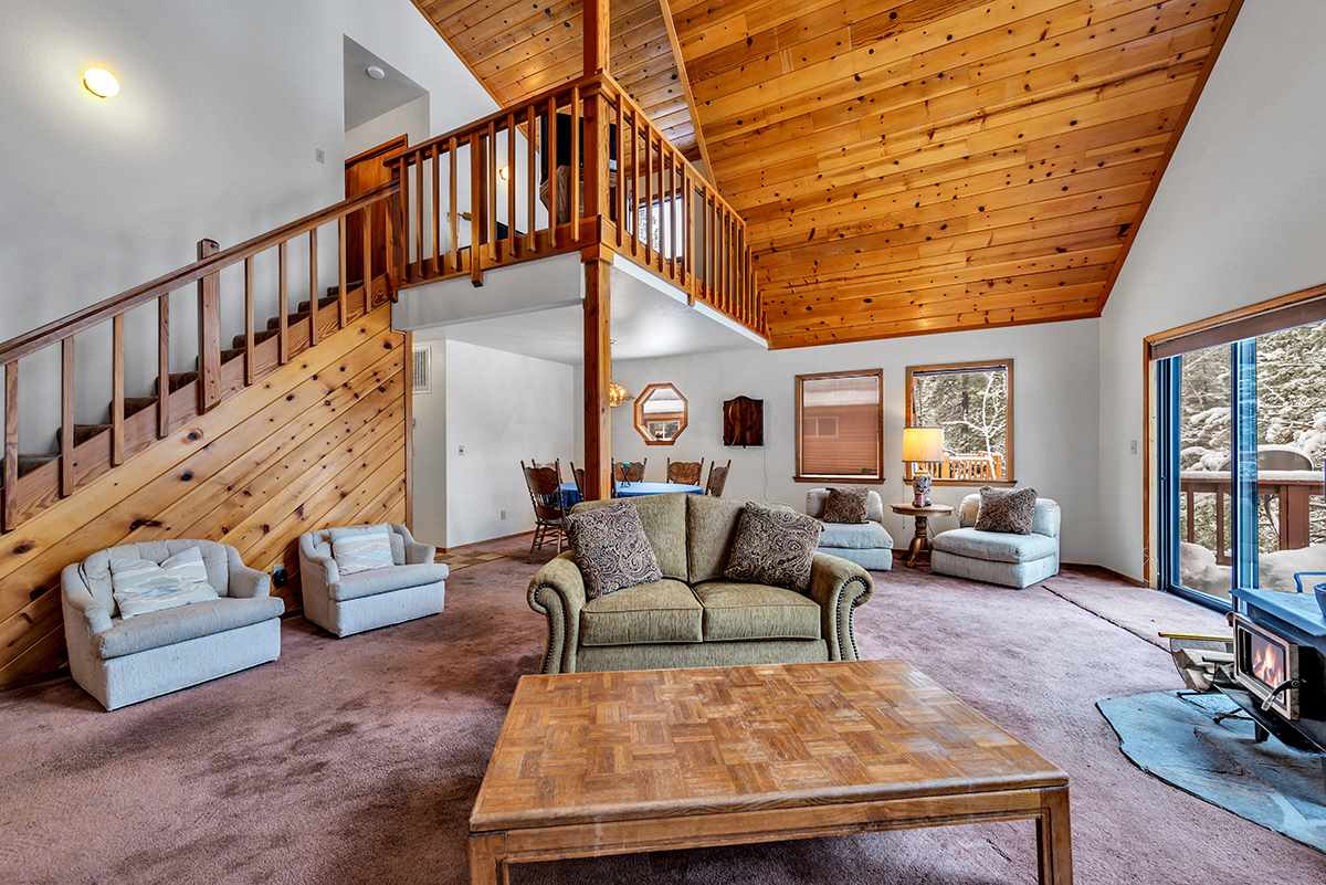 11780 Oslo Drive Truckee, CA 96161 - Photo 4 of 21 a living room with furniture