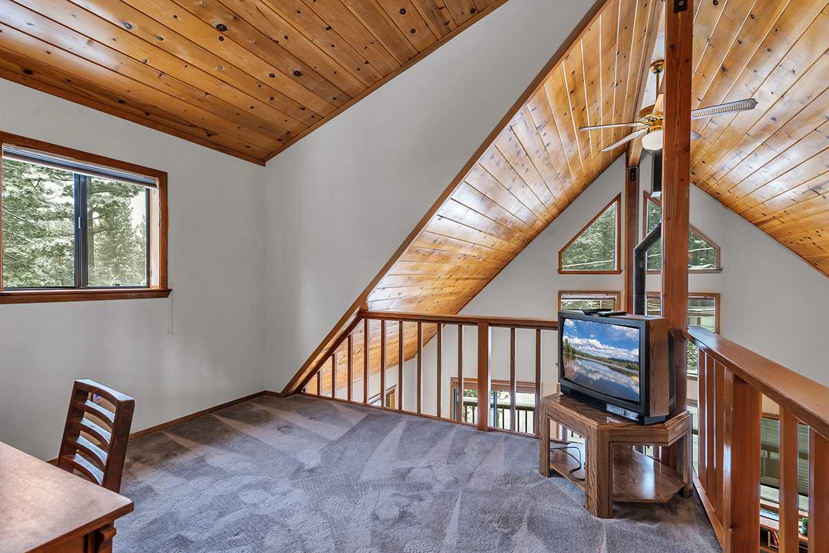 11780 Oslo Drive Truckee, CA 96161 - Photo 7 of 21 a view of an entryway with furniture and roof