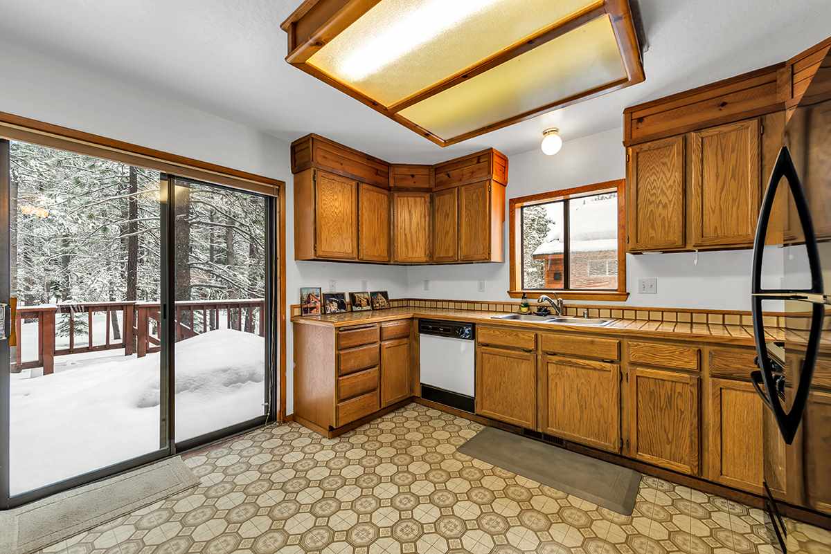 11780 Oslo Drive Truckee, CA 96161 - Photo 9 of 21 a large white room with a large window and sink