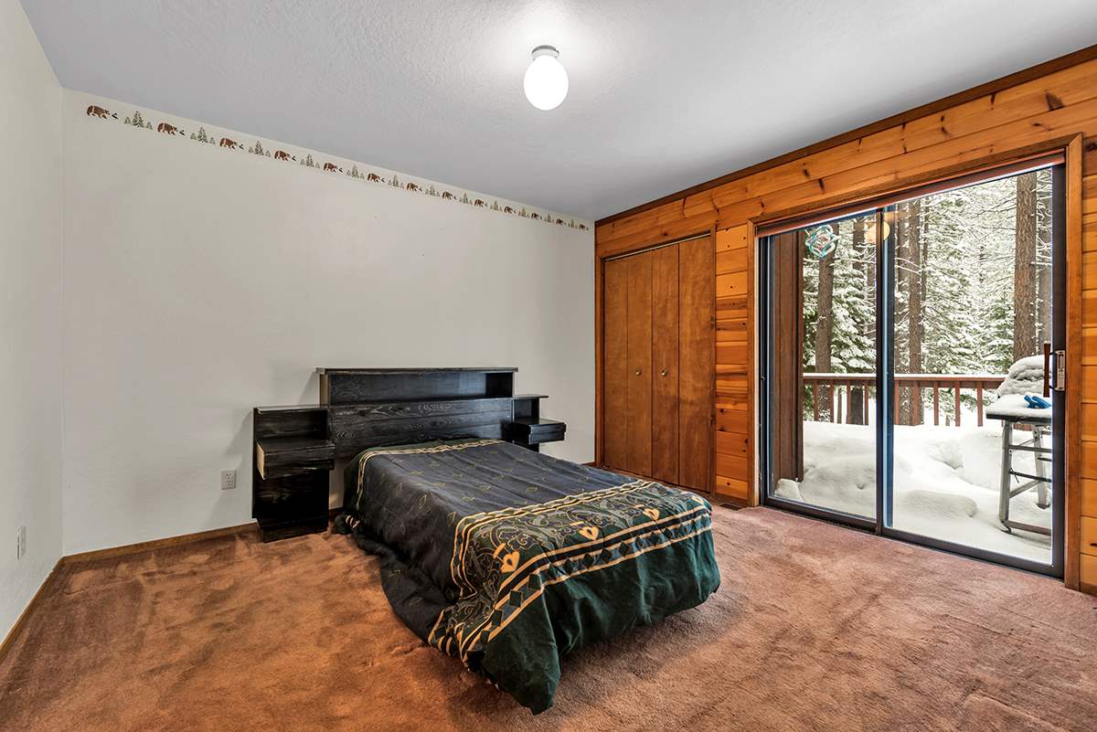 11780 Oslo Drive Truckee, CA 96161 - Photo 10 of 21 a bedroom with a bed and a large window