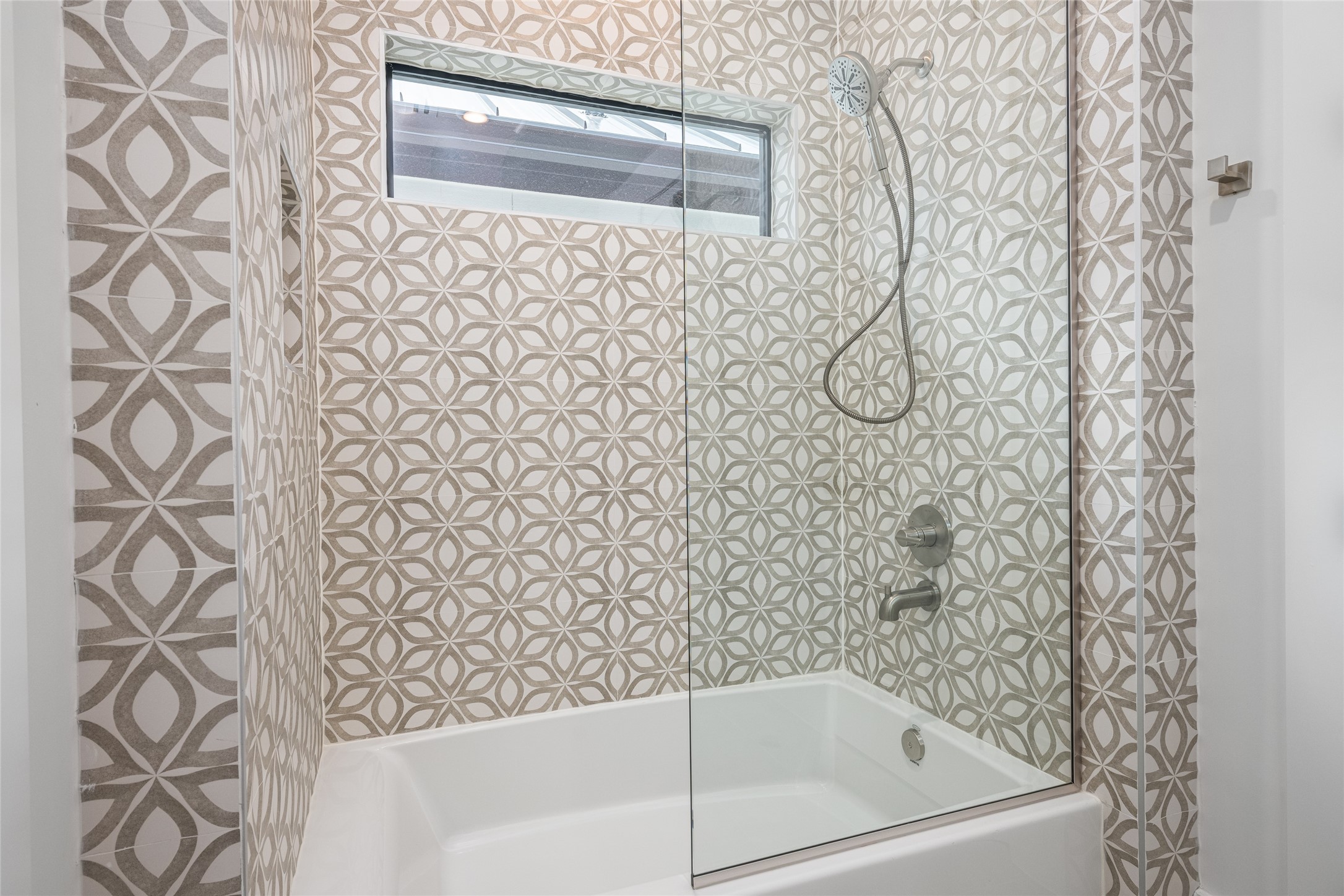 623 Rolling Oaks Stafford, TX 77477 - Photo 46 of 50 Extra wide and deep tub