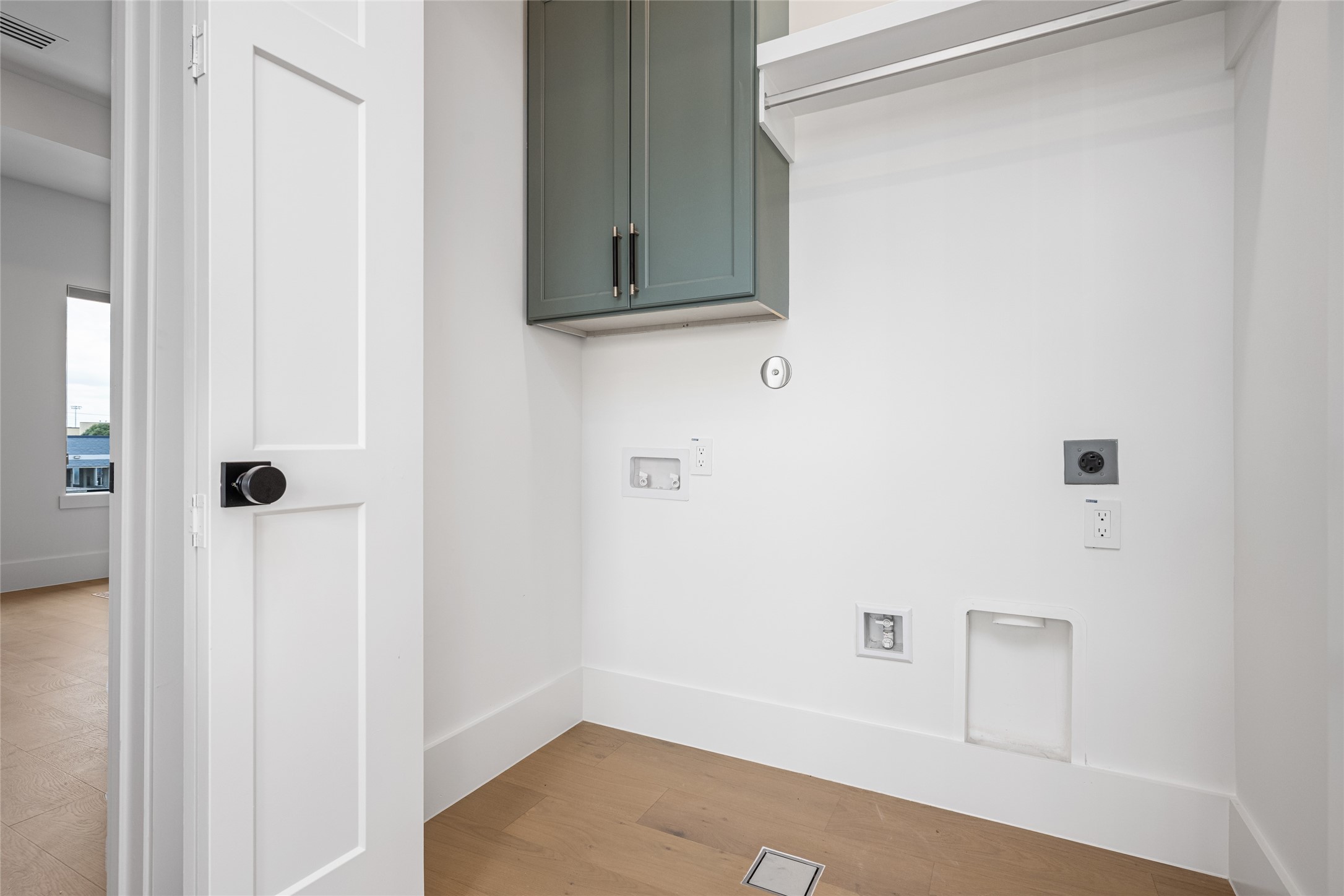 623 Rolling Oaks Stafford, TX 77477 - Photo 48 of 50 A utility room includes washer/dryer hookups and a gas connection for optimal laundry function