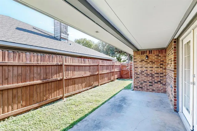 a view of a pathway both side of building