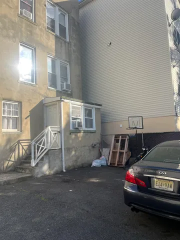 $1,875 | 579 Liberty Avenue, Unit B, Jersey City, NJ 07307