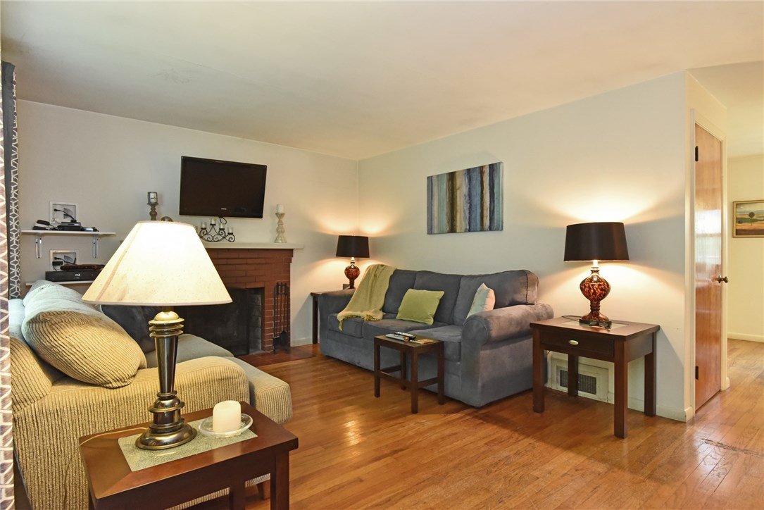 52 Ewing Road North Kingstown, RI 02852 - Photo 3 of 19 Gallery Image 3