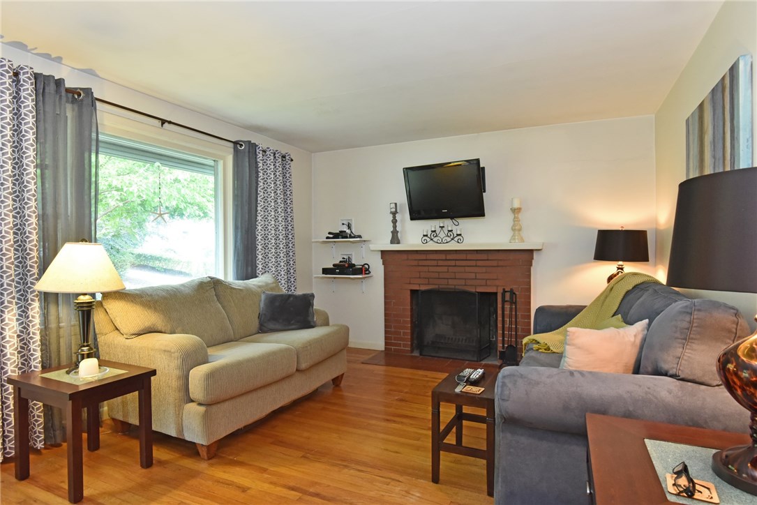 52 Ewing Road North Kingstown, RI 02852 - Photo 4 of 19 Gallery Image 4