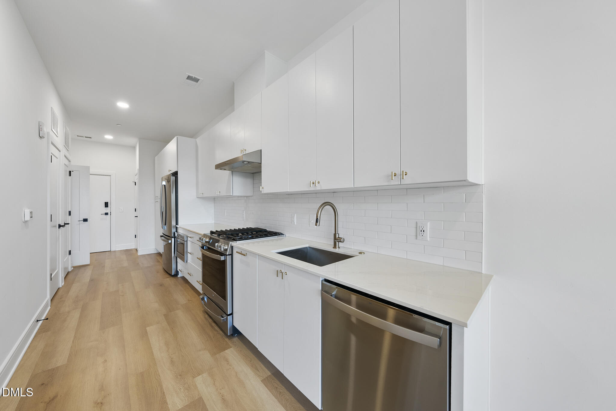 615 Daniels Street, Unit 316 Raleigh, NC 27605 - Photo 5 of 31 DSC01194