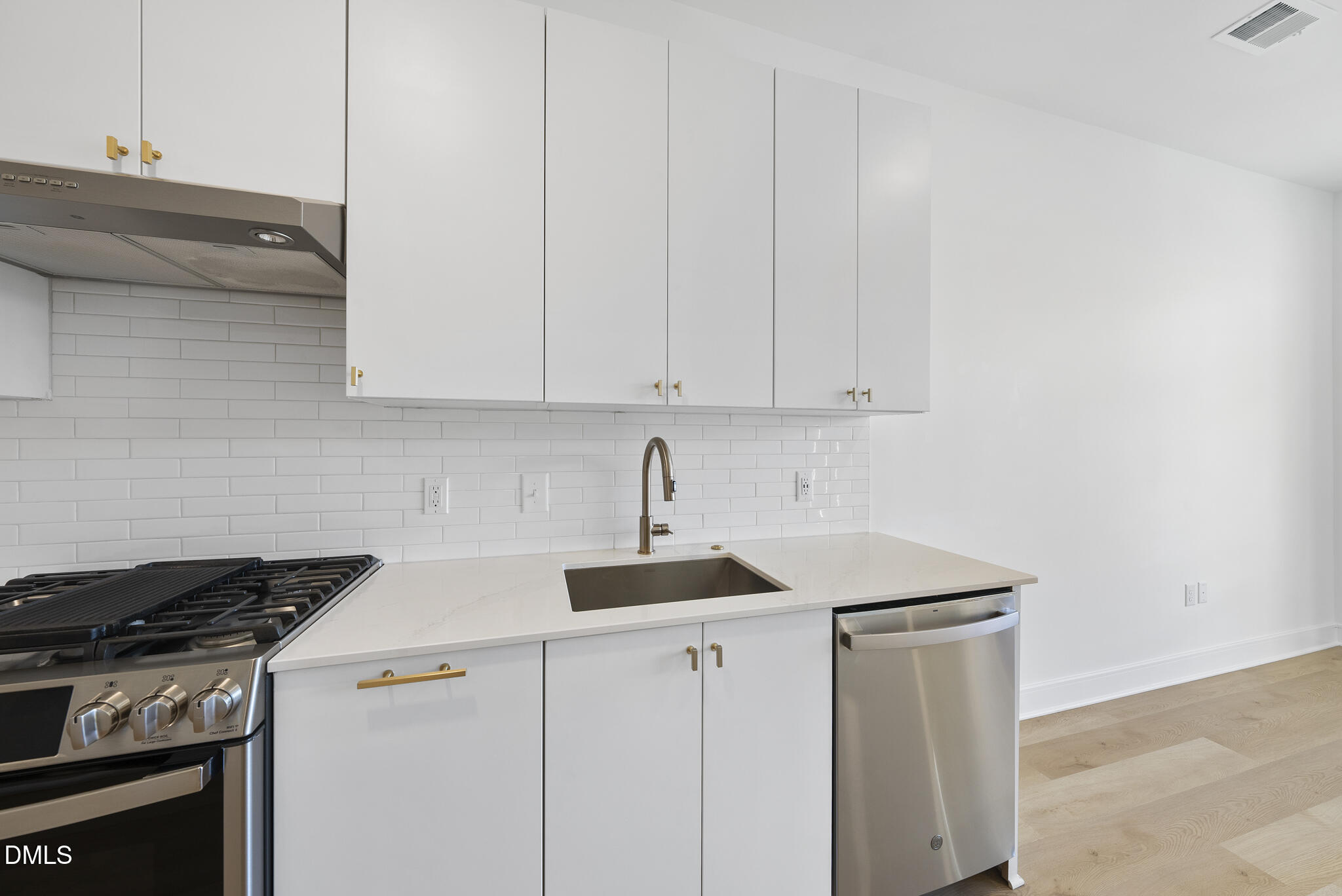 615 Daniels Street, Unit 316 Raleigh, NC 27605 - Photo 7 of 31 DSC01191