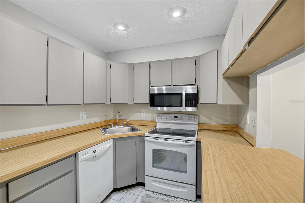 1225 Pine Ridge Circle West, Unit A2 Tarpon Springs, FL 34688 - Photo 41 of 59