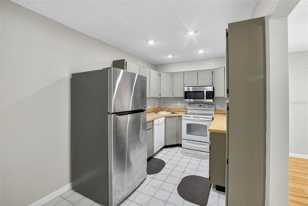 1225 Pine Ridge Circle West, Unit A2 Tarpon Springs, FL 34688 - Photo 42 of 59 a kitchen with a refrigerator sink and stove