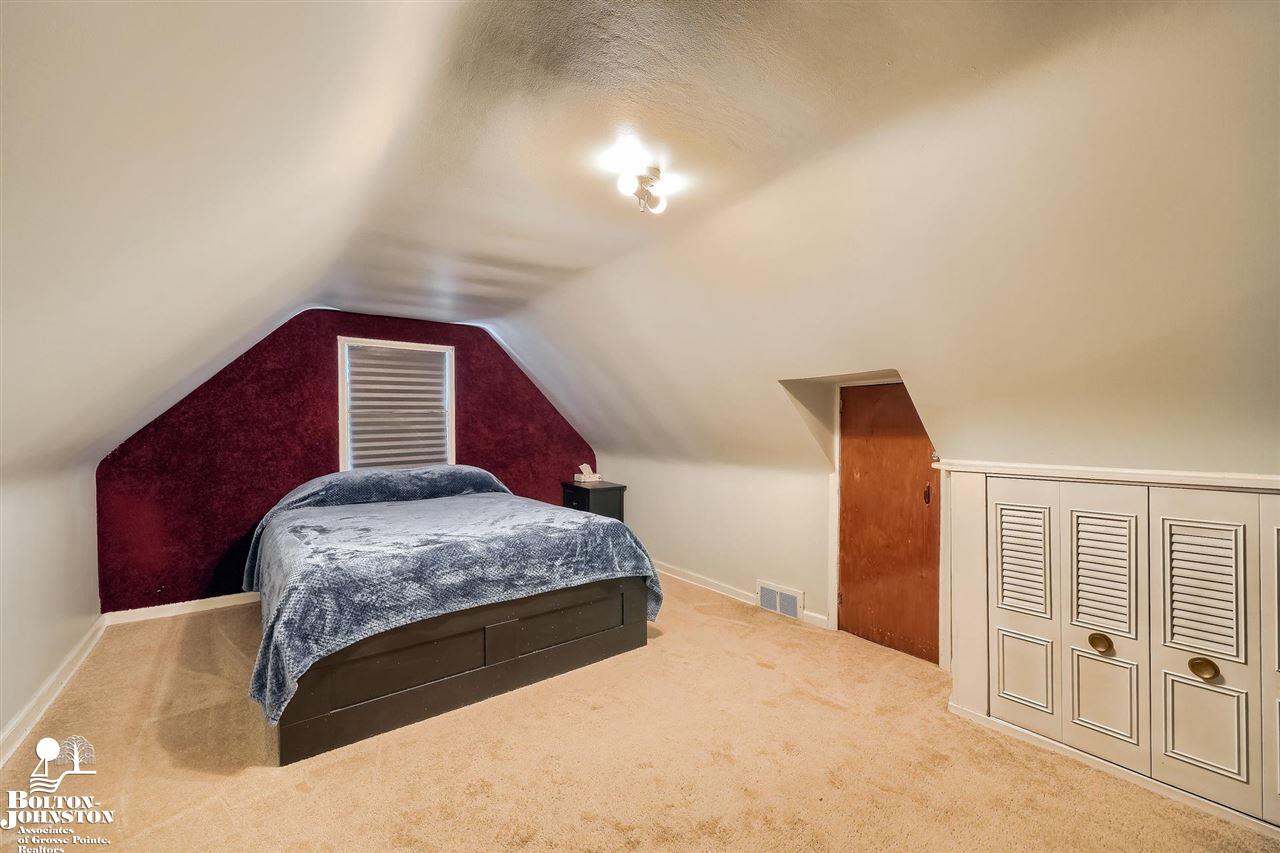 2110 Roslyn Road Grosse Pointe Woods, MI 48236 - Photo 16 of 30