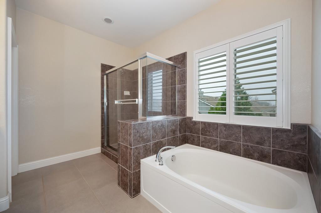 1916 Hartsfield Way Lincoln, CA 95648 - Photo 30 of 35 a bathroom with a bathtub and window