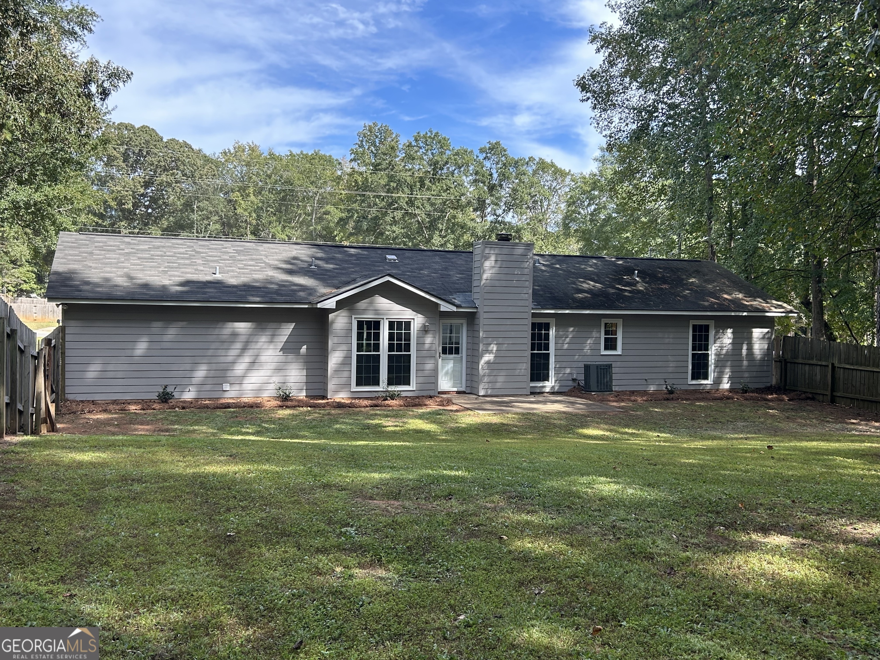 191 Moccasin Trail LaGrange, GA 30241 - Photo 27 of 32 a front view of a house with a garden