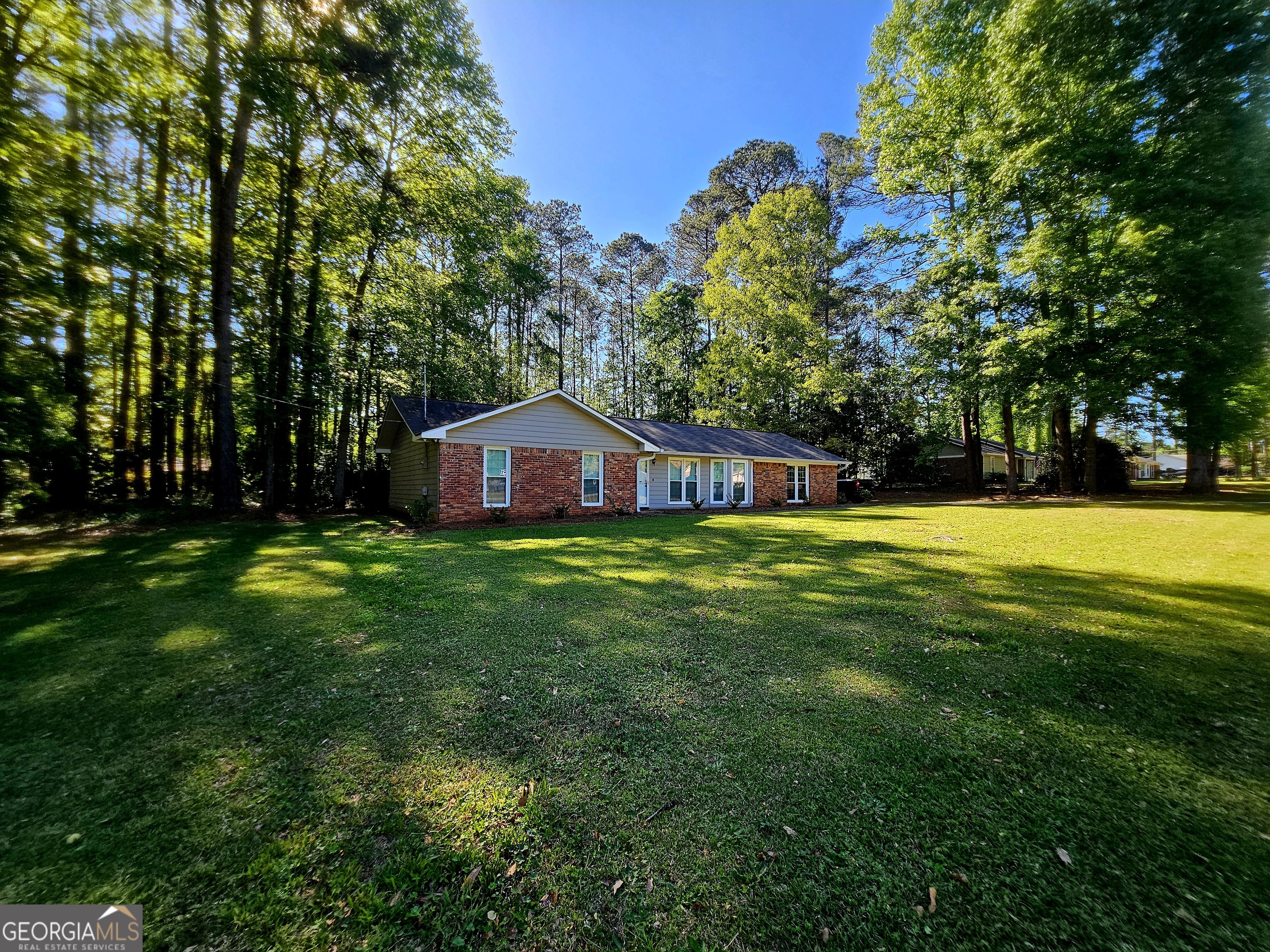 191 Moccasin Trail LaGrange, GA 30241 - Photo 32 of 32 a front view of a house with yard and green space