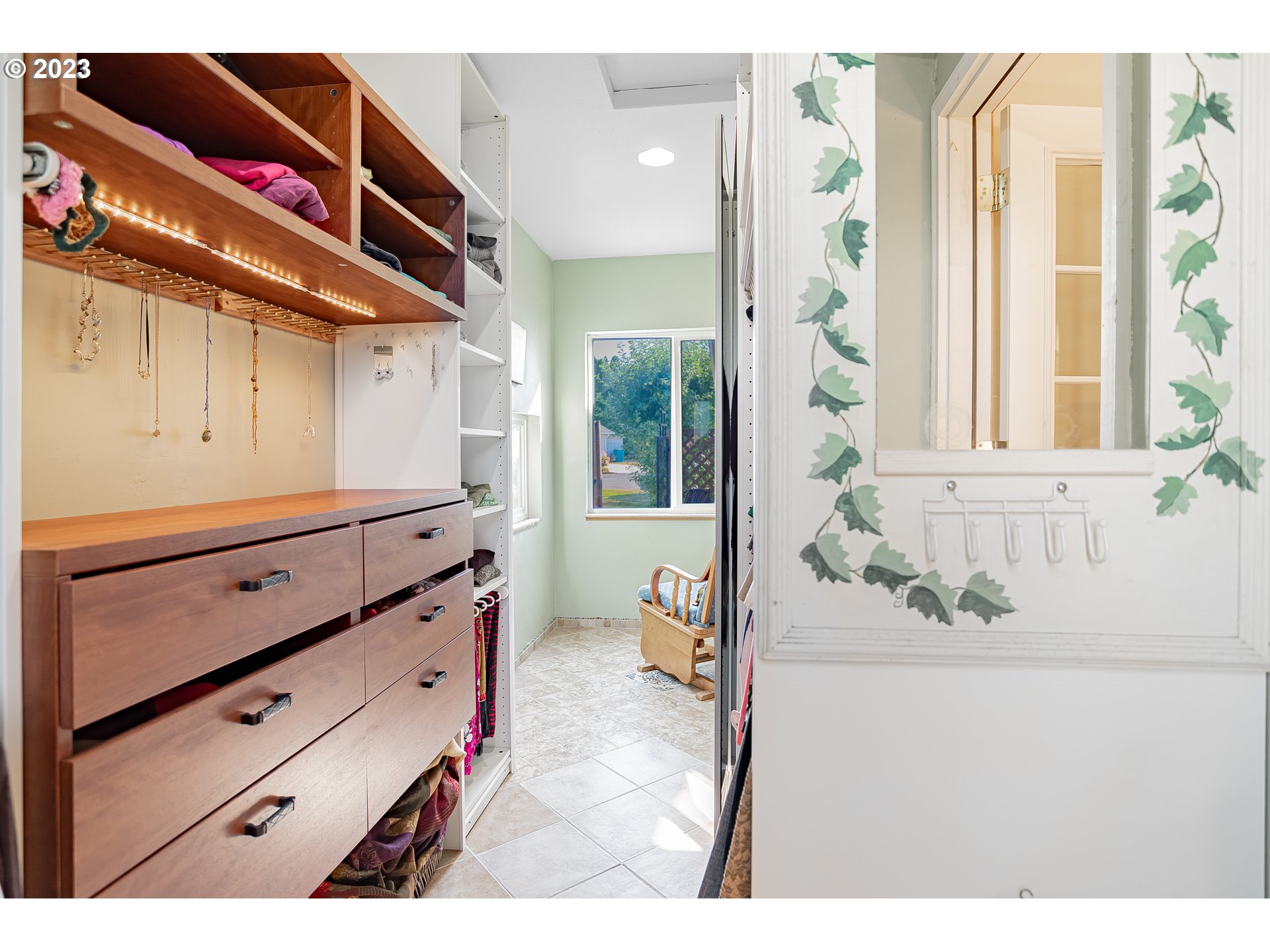 9709 Northwest 19th Avenue Vancouver, WA 98665 - Photo 15 of 27 a bathroom with a bathtub and a sink