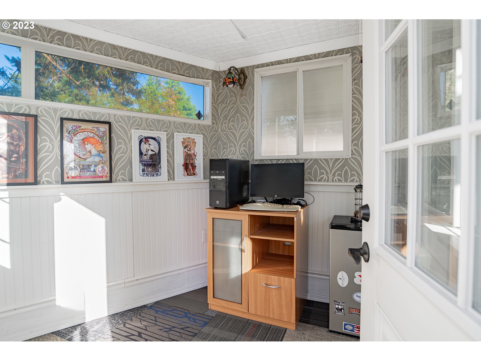 9709 Northwest 19th Avenue Vancouver, WA 98665 - Photo 24 of 27 a living room with furniture and a flat screen tv