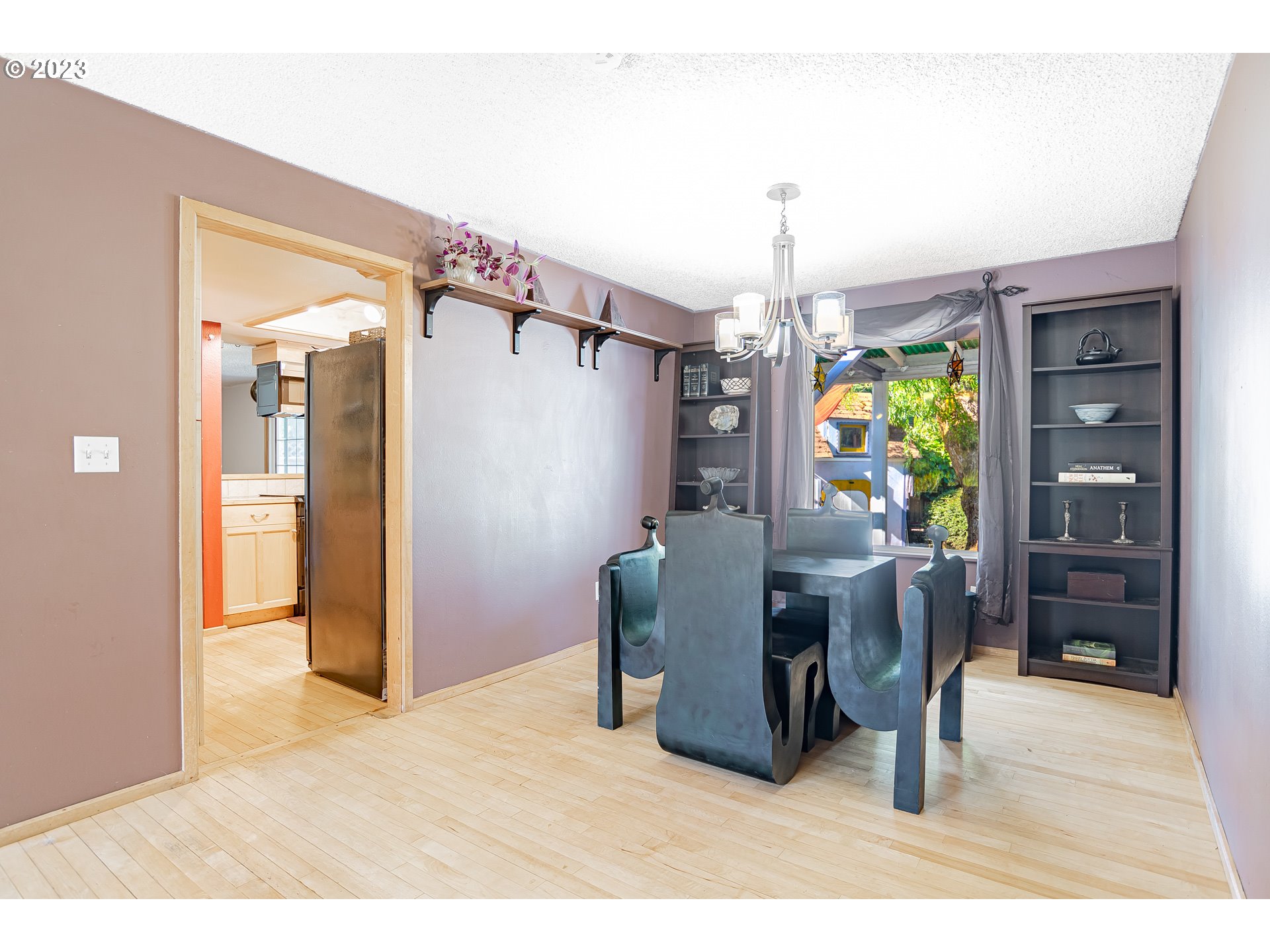 9709 Northwest 19th Avenue Vancouver, WA 98665 - Photo 7 of 27 a workspace with furniture and window