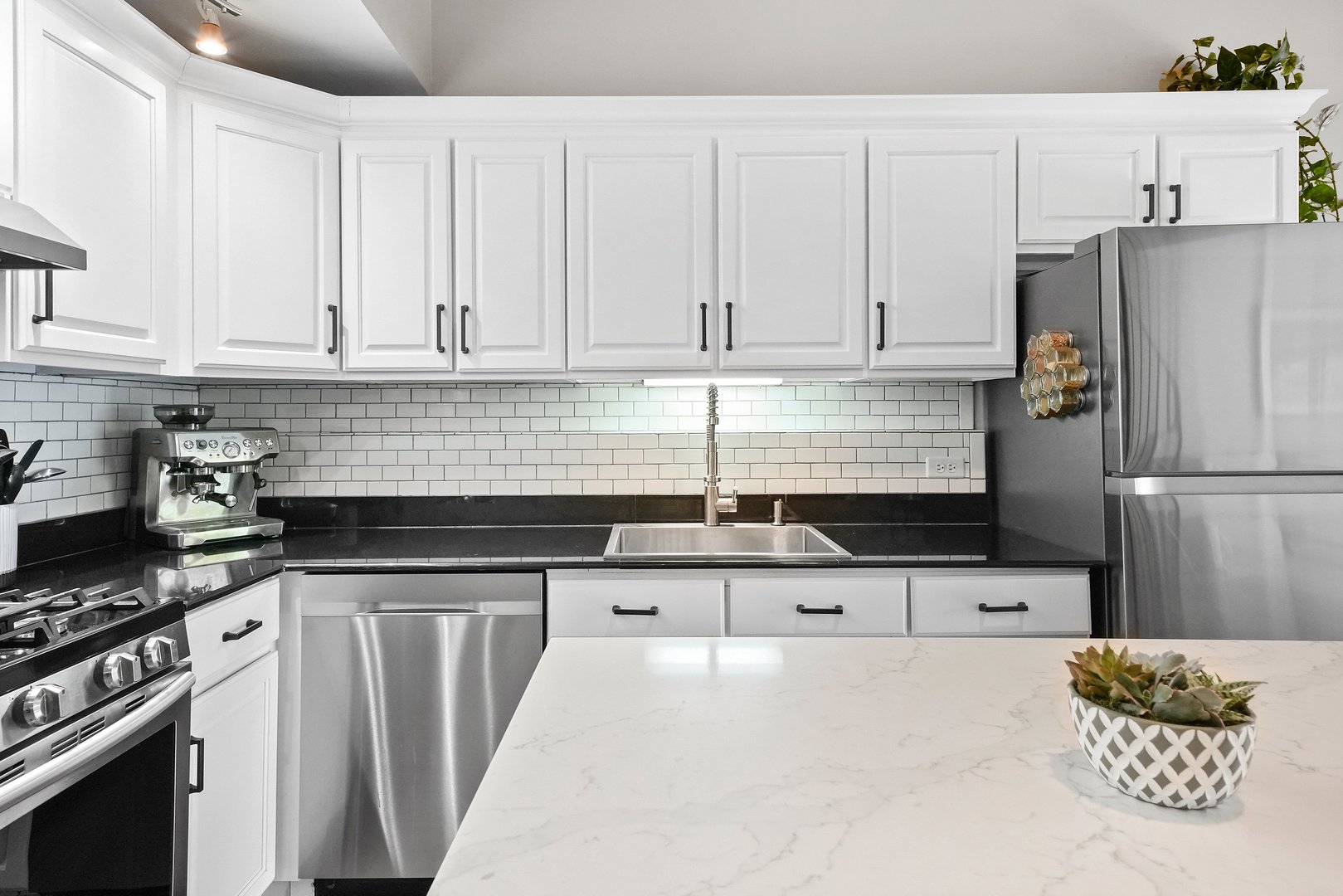 1448 North Orleans Street, Unit 2A Chicago, IL 60610 - Photo 10 of 35