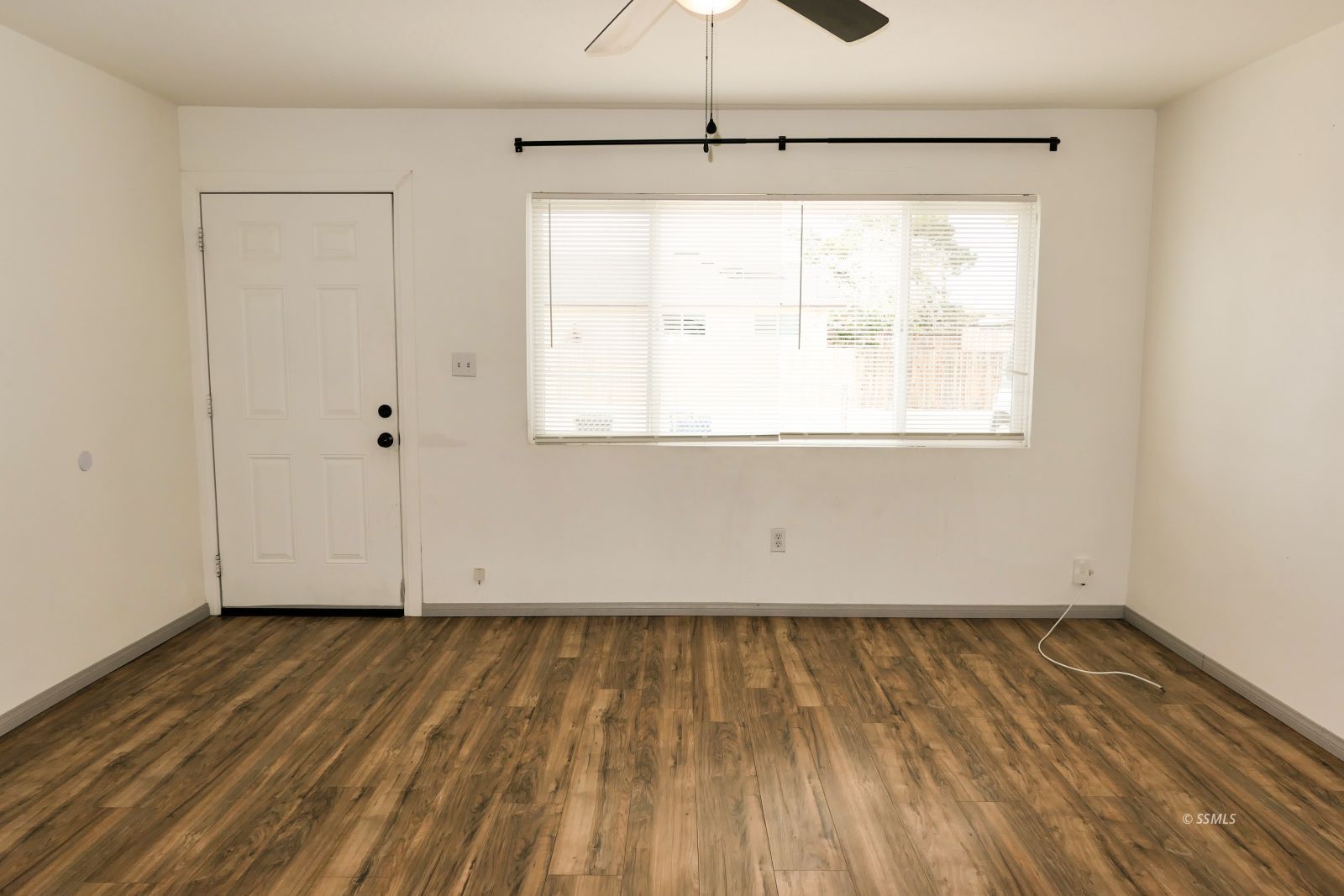 1033 West Bataan Avenue Ridgecrest, CA 93555 - Photo 4 of 43
