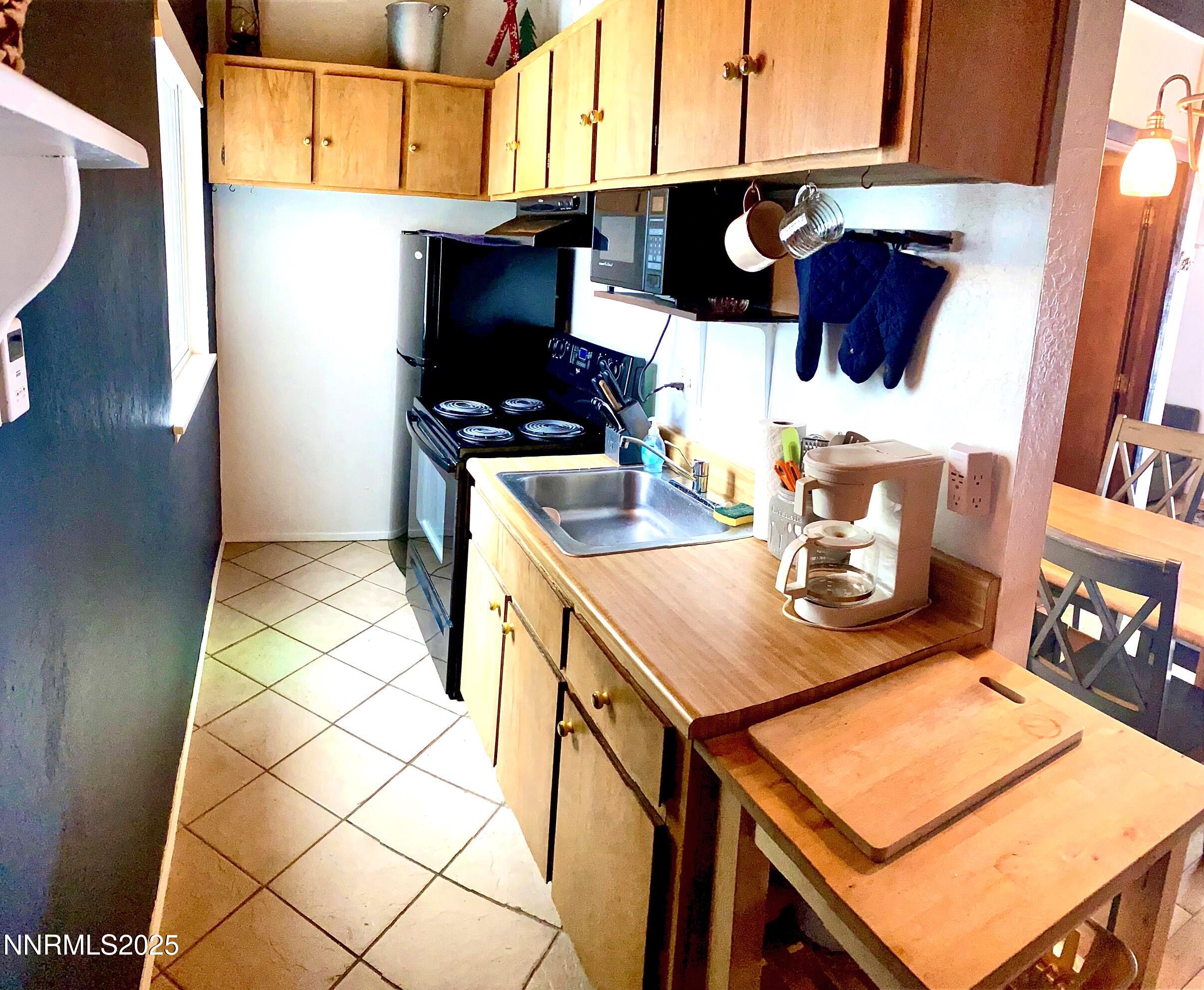 331 Tramway Drive, Unit 9 Stateline, NV 89449 - Photo 2 of 12 331 Kitchen