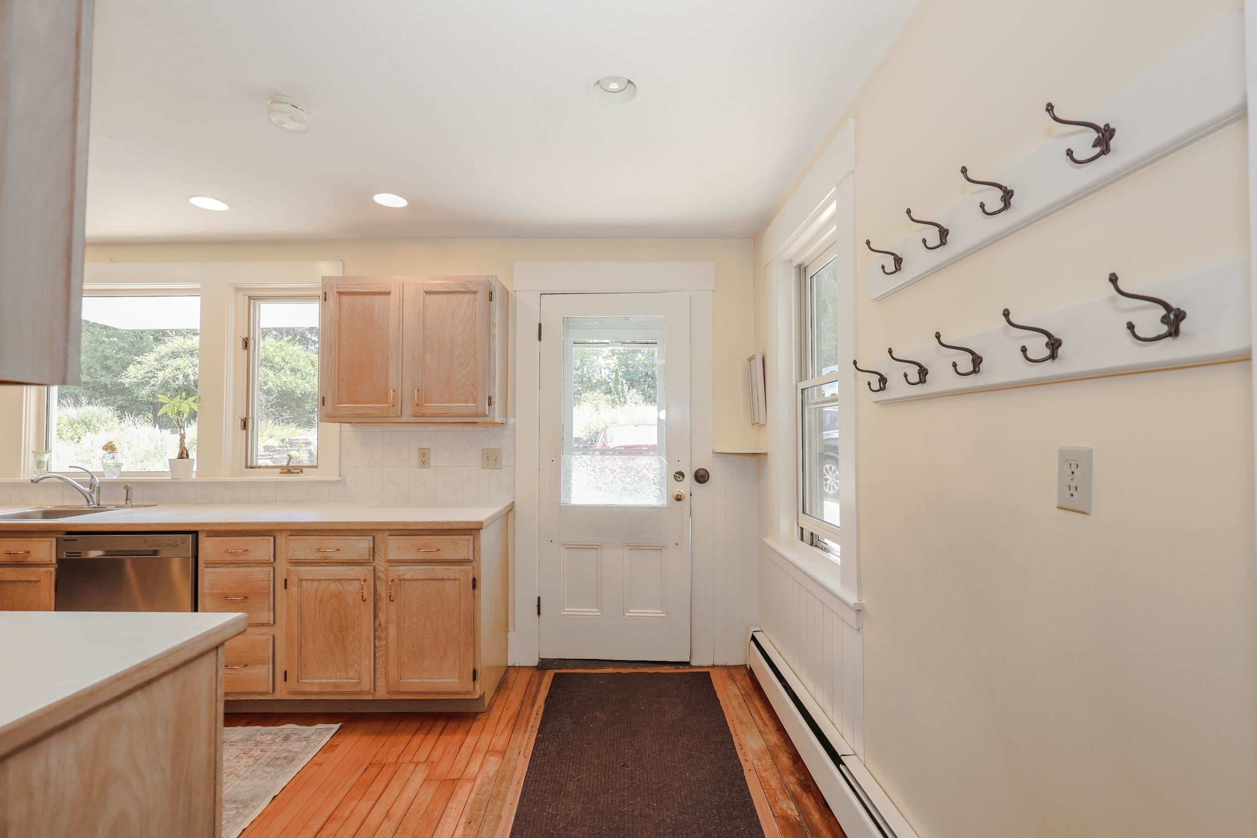 25 Pleasant Street Goffstown, NH 03045 - Photo 14 of 53