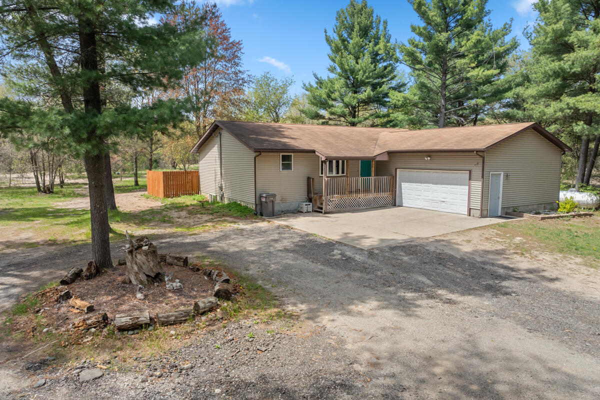 555 South Maple Island Road Muskegon, MI 49442 - Photo 17 of 22 Front of Home