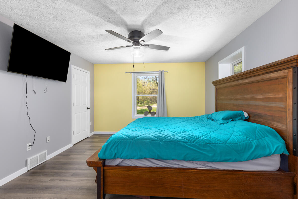 555 South Maple Island Road Muskegon, MI 49442 - Photo 8 of 22 Bedroom 2