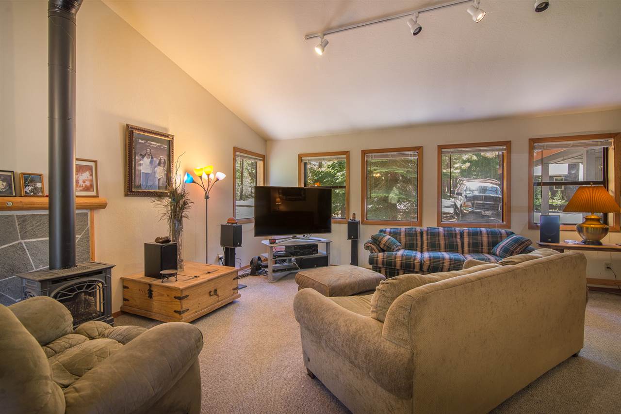 10560 Golden Pine Road Truckee, CA 96161 - Photo 9 of 14 Gallery Image 9